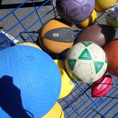 sports-balls-cart