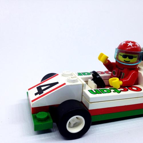 lego-race-car